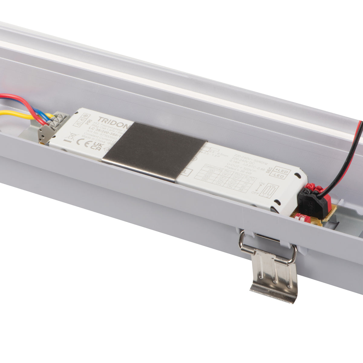 Kanlux MAH PRO LED Feuchtraumleuchte geöffnet mit TRIDONIC Netzteil