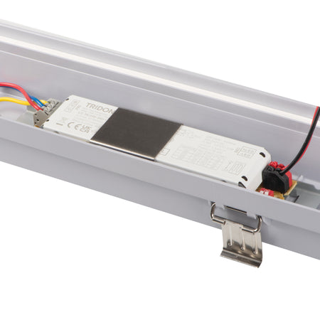 Kanlux MAH PRO LED Feuchtraumleuchte geöffnet mit TRIDONIC Netzteil